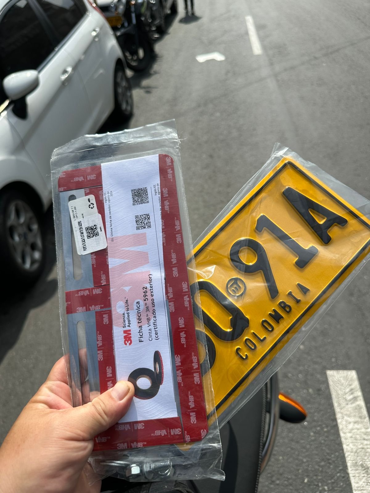 Porta placa flotante cinta 3M